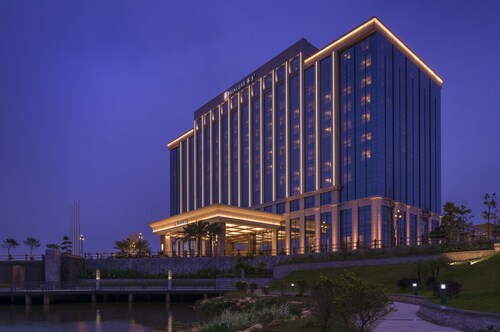 HUALUXE Hotels & Resorts Yangjiang City Center by IHG