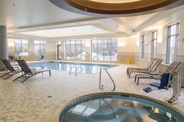 Indoor pool - Hyatt Place Buffalo/Amherst (Buffalo)