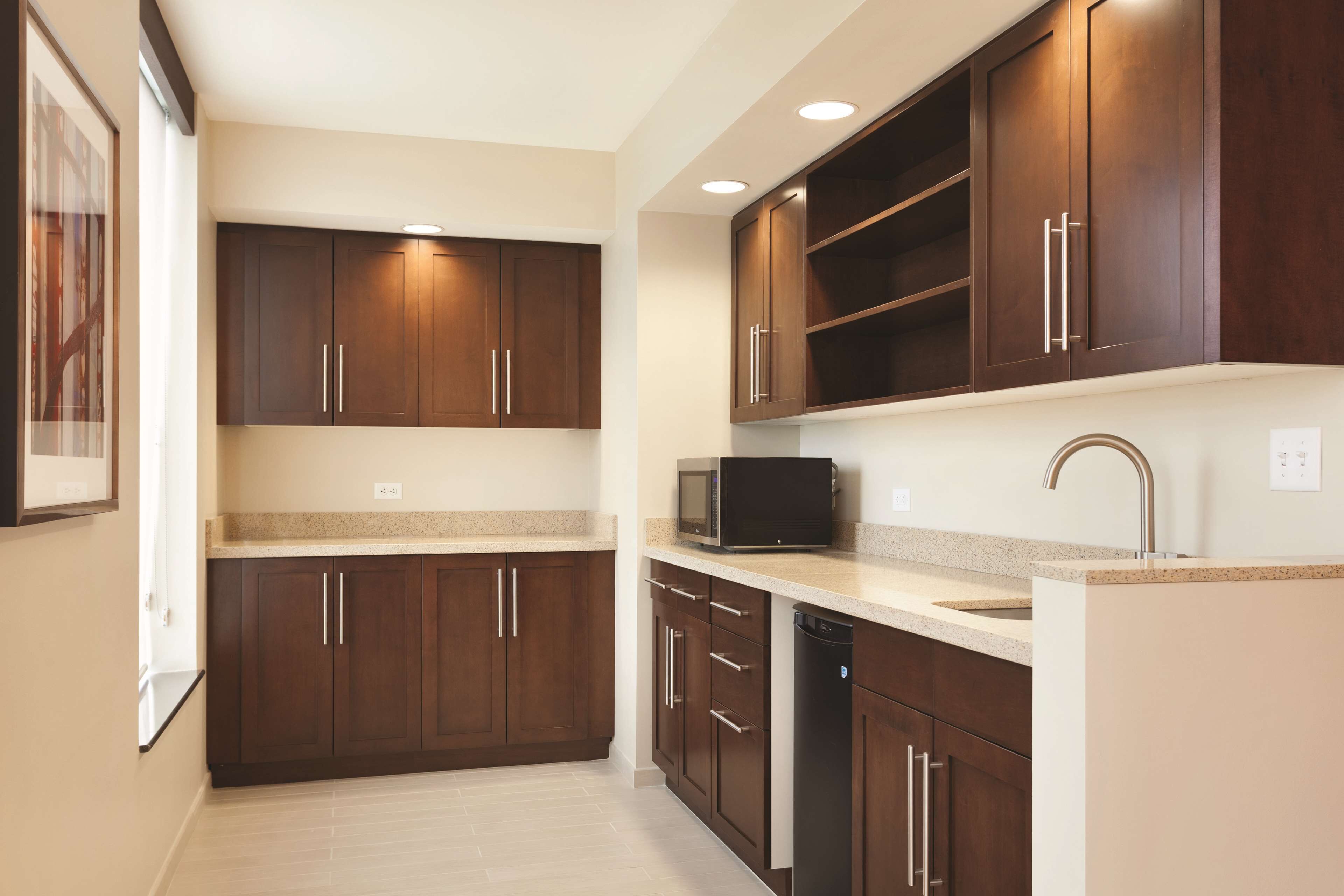 1 bedroom, desk, blackout curtains, soundproofing