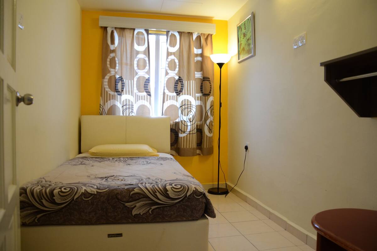 Free WiFi, bed sheets