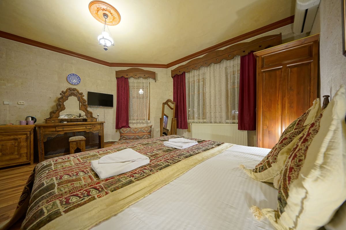 Superior Room | In-room safe, soundproofing, iron/ironing board, free WiFi