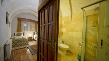 In-room safe, soundproofing, iron/ironing board, free WiFi