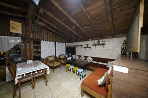 22-inch LCD TV with satellite channels, TV - Arch Palace (Nevsehir)