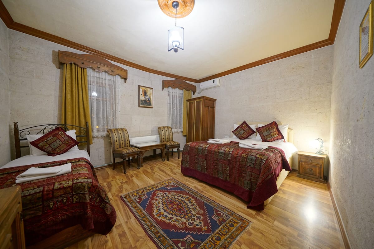Comfort Triple Room | In-room safe, soundproofing, iron/ironing board, free WiFi