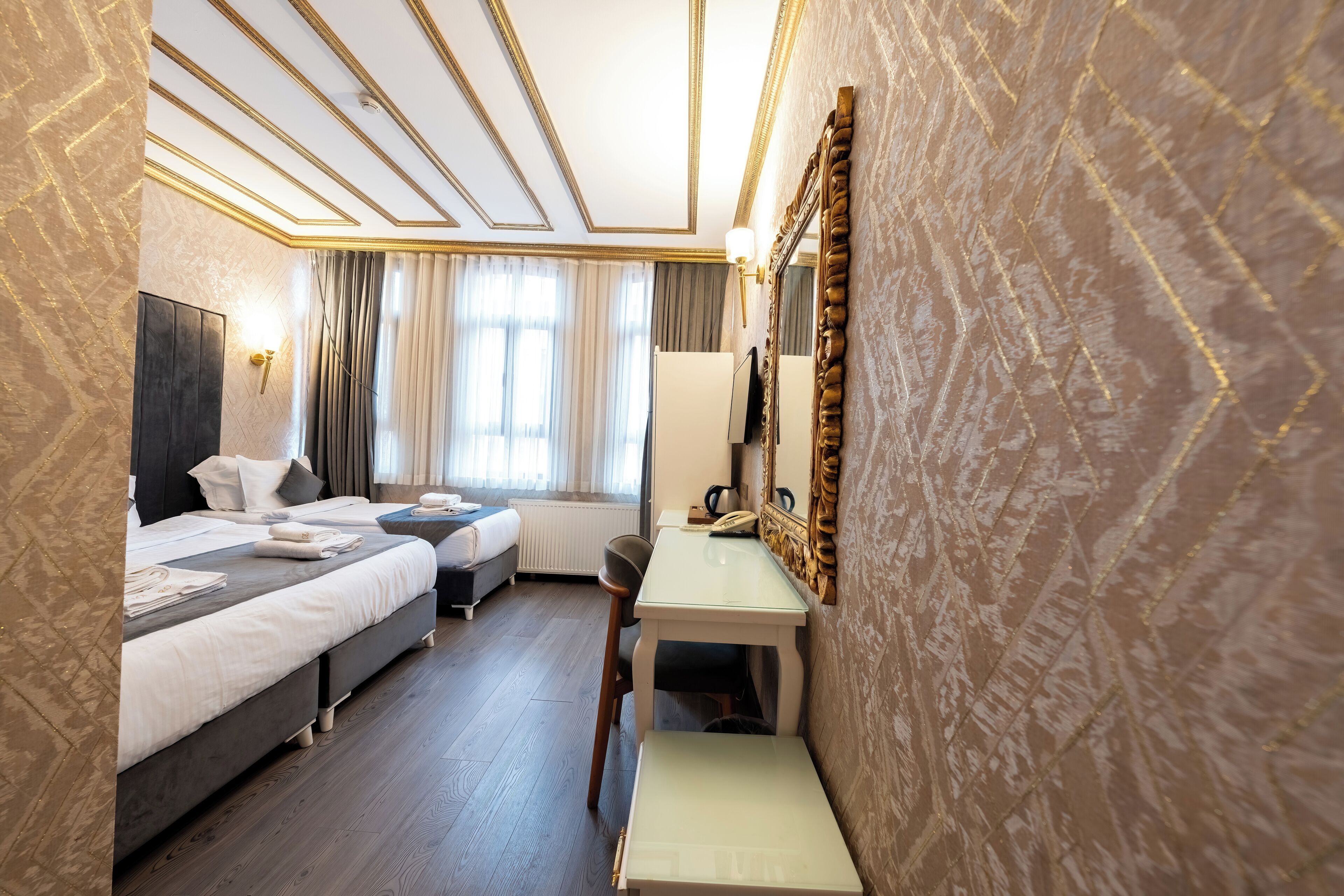 Superior Triple Room | Minibar y caja de seguridad en la habitación 