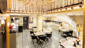 Food-Court