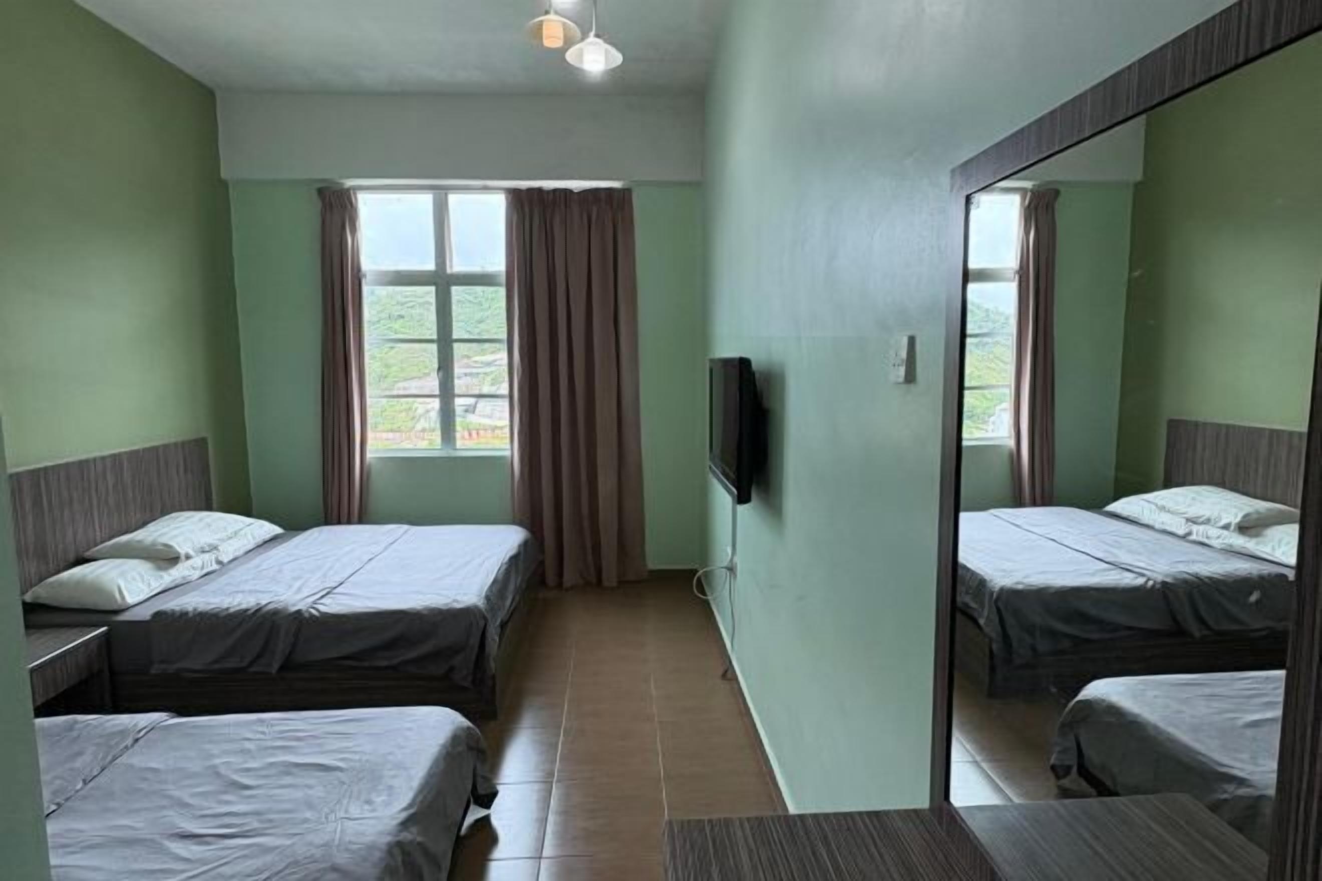 Desk, rollaway beds, free WiFi