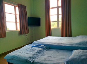 Chambre Triple | Bureau, lits pliants/supplémentaires, Wi-Fi gratuit
