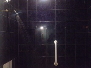 Basic Double Room Single Use, Shared Bathroom | Bathroom - Luz Hotel (San Francisco)