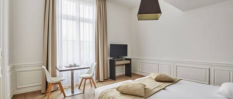 Superior Studio | In-room safe, desk, soundproofing, iron/ironing board