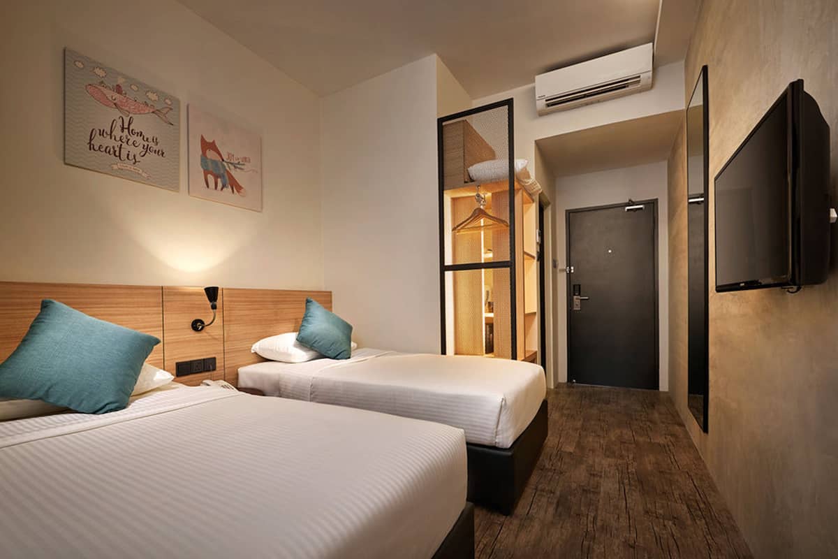 regular twin (luna) | in-room safe, desk, bed sheets