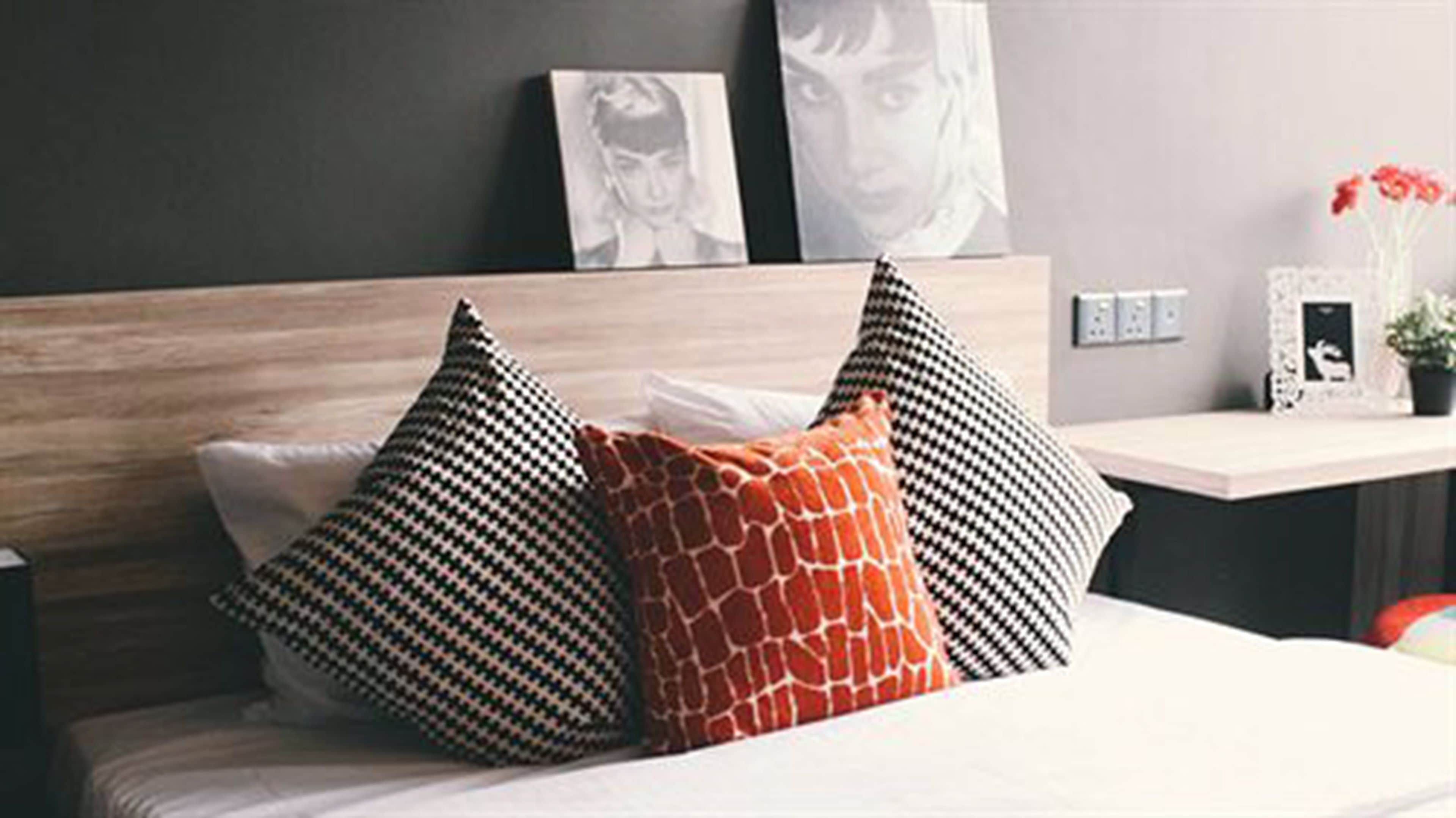 in-room safe, desk, bed sheets