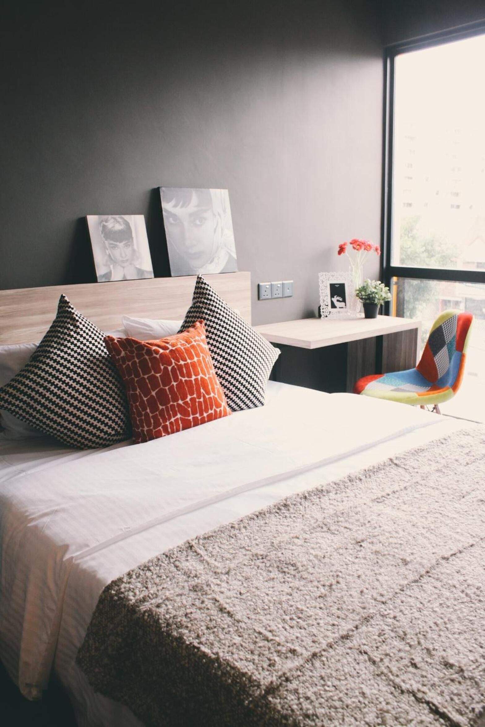 객실 내 금고, 책상, 침대 시트