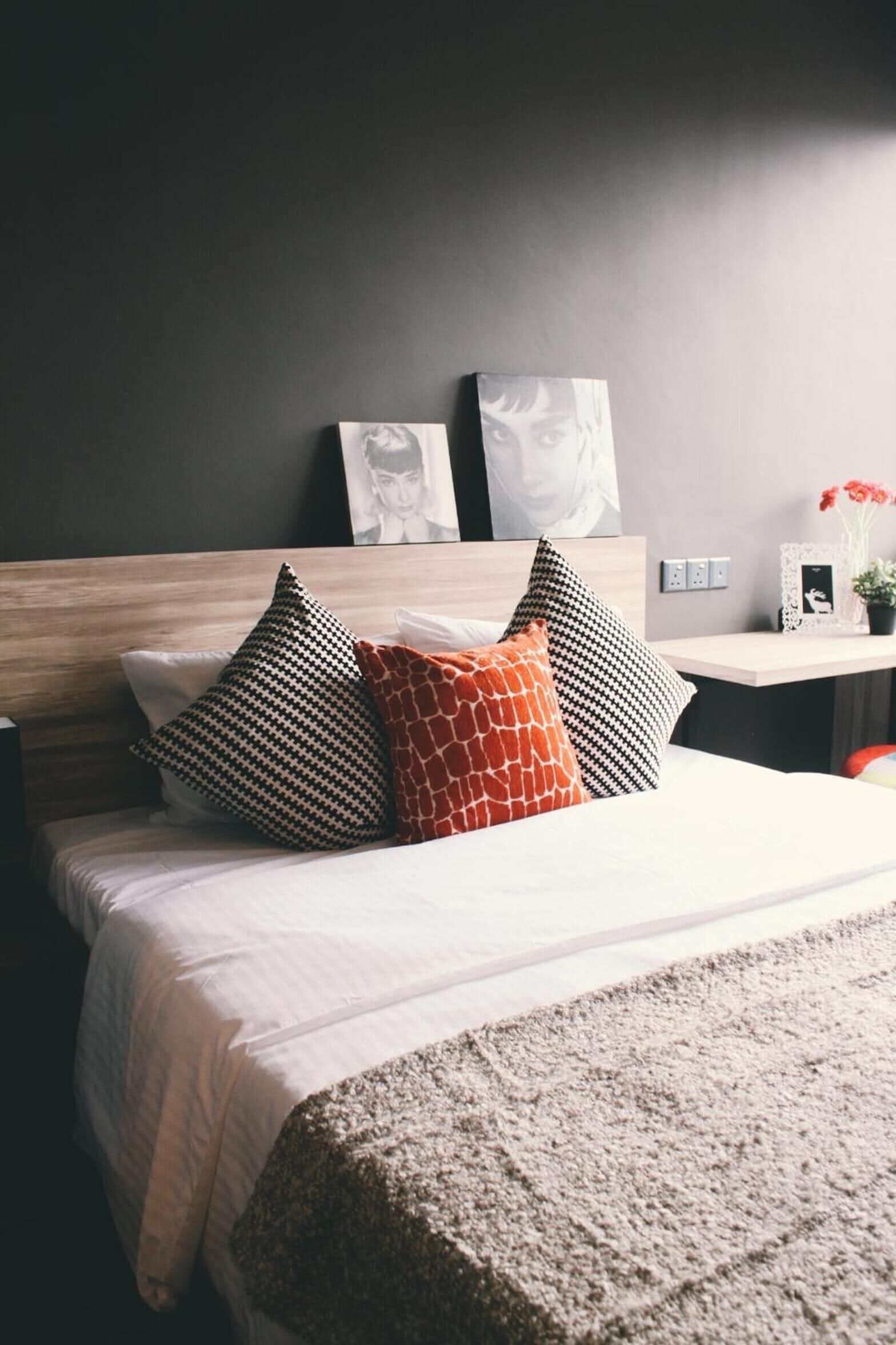 in-room safe, desk, bed sheets