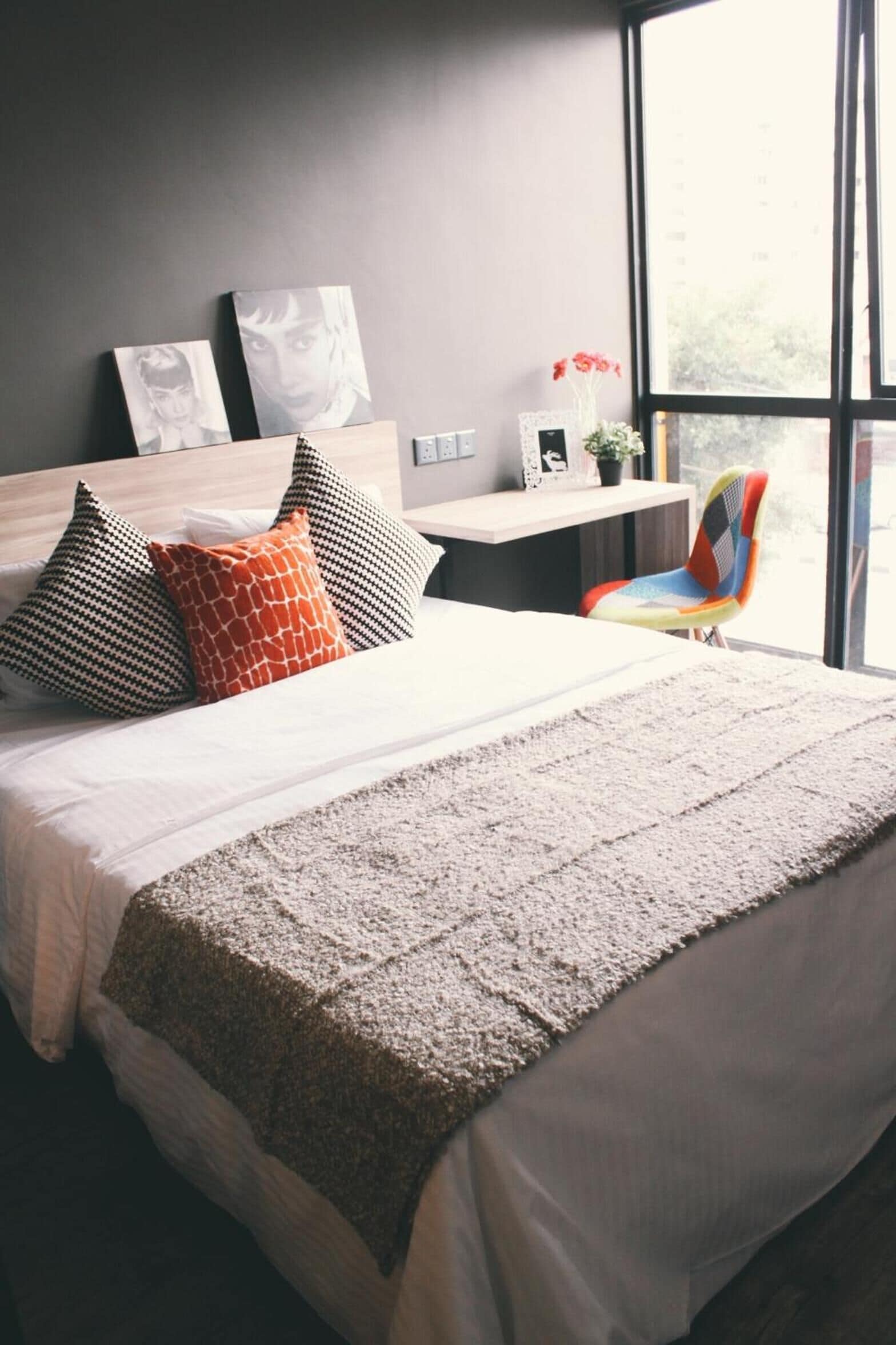 in-room safe, desk, bed sheets