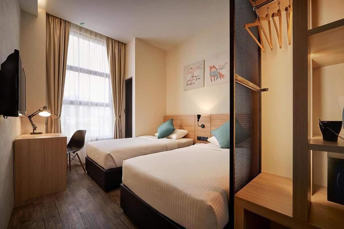 regular twin (luna) | in-room safe, desk, bed sheets