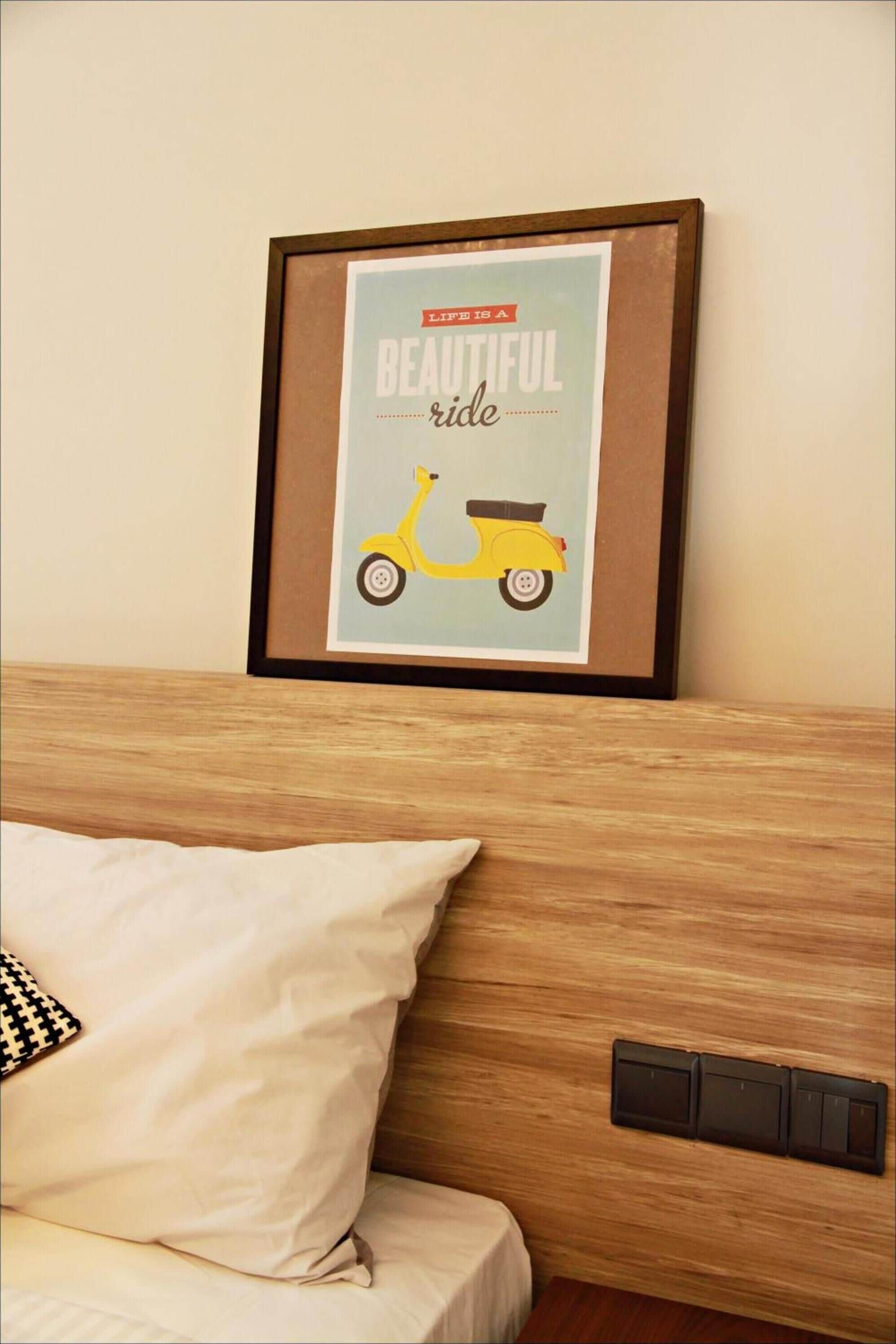 in-room safe, desk, bed sheets