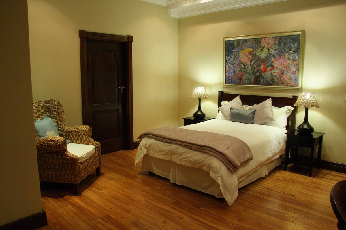 Suite Premium (Injabulo) | Con stile personalizzato, con arredamento individuale, una scrivania