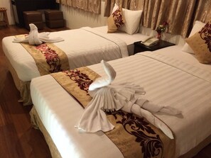 1 chambre, minibar, coffres-forts dans les chambres, bureau