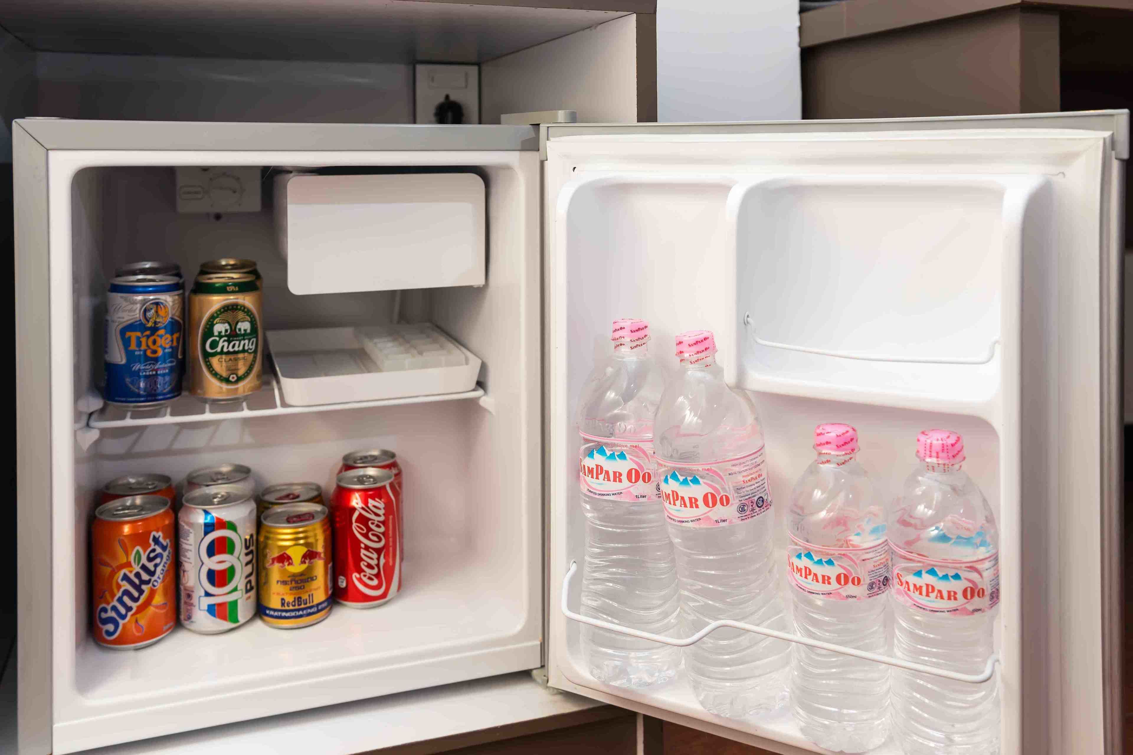 deluxe room | 1 bedroom, minibar, in-room safe, desk