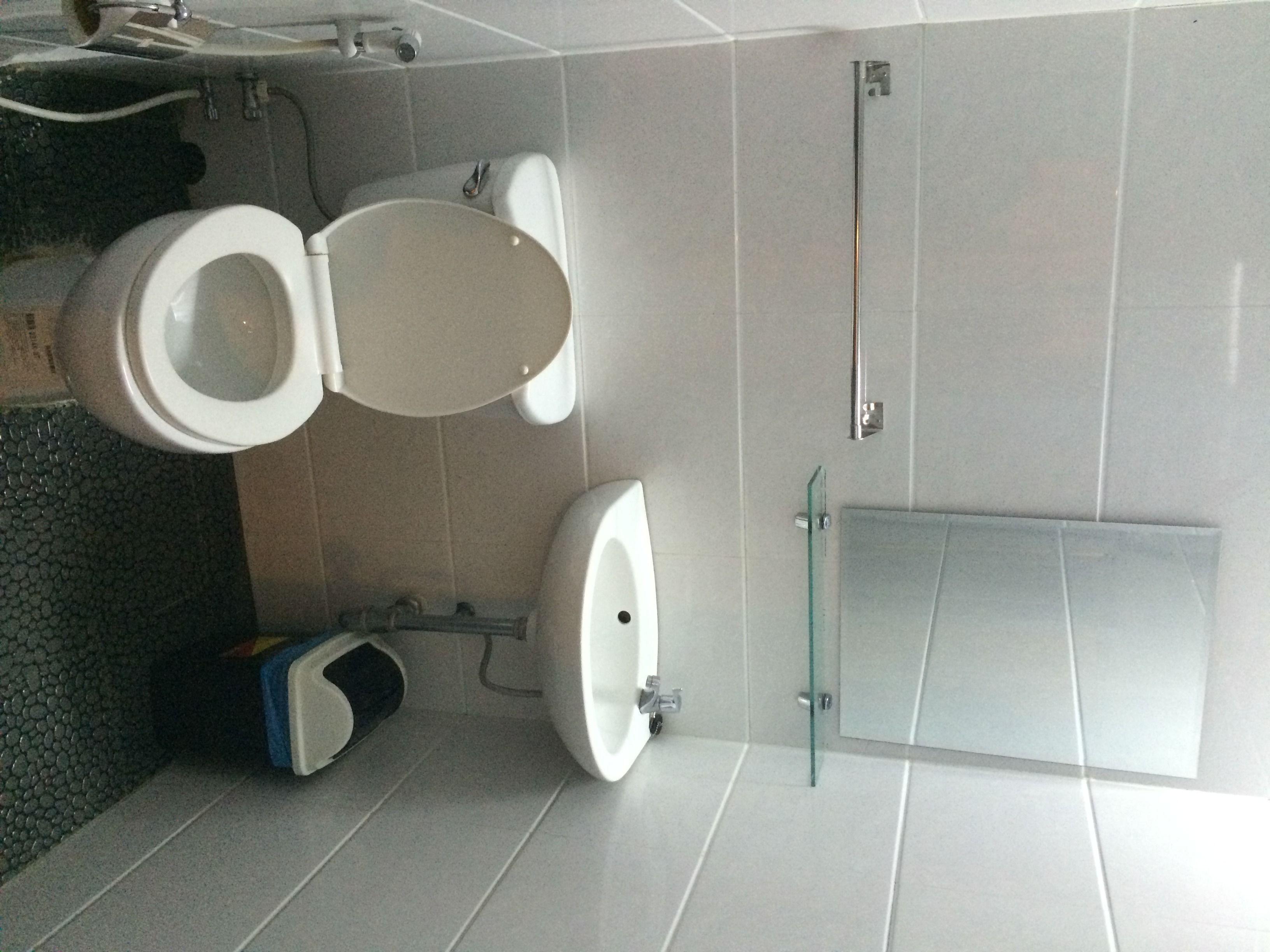 shower, free toiletries, hair dryer, slippers