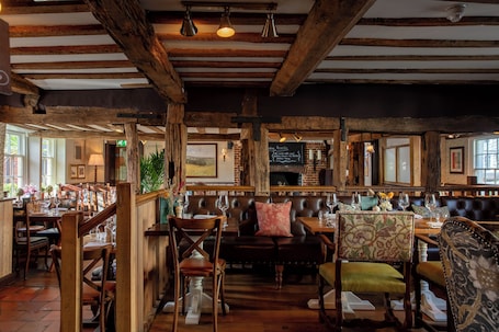 Se sirven almuerzos y cenas, cocina local