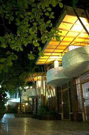 Property entrance - Hotel Cesar - Restaurante Bruciato (Managua)