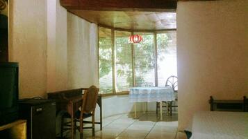 Premium bedding, desk, free WiFi