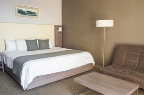 Standard Room, 1 King Bed | In-room safe, desk, blackout curtains, soundproofing - Hotel Casa Inn Galerias (Celaya)