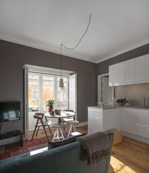 Apartment, 3 Bedrooms, Kitchenette (Convent View) | Private kitchenette