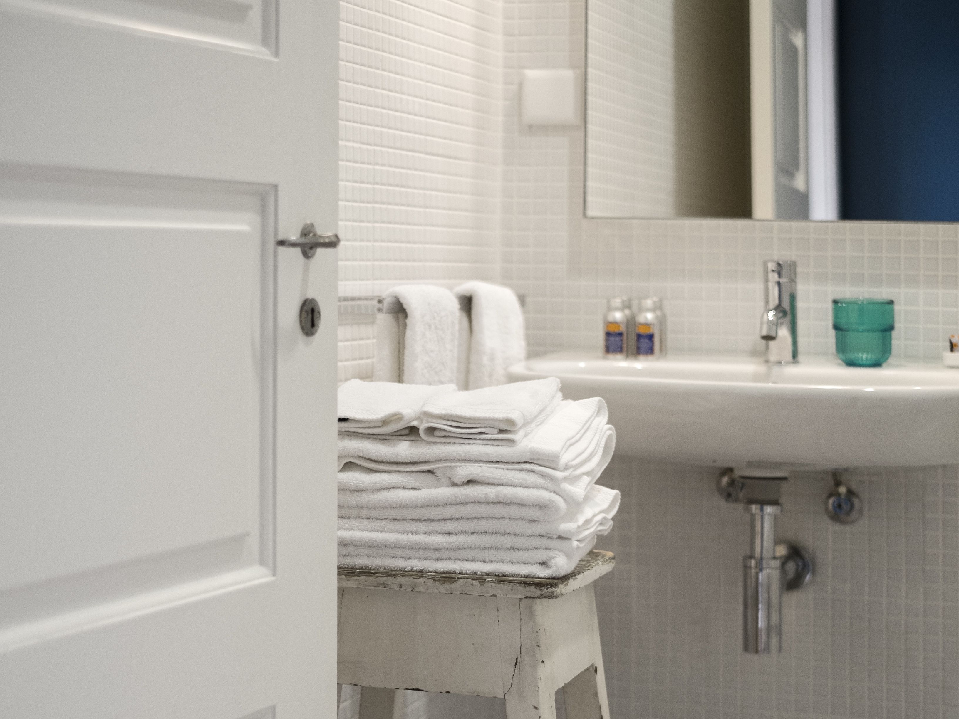 apartment, 2 bedrooms, kitchenette (convent view) | bathroom sink