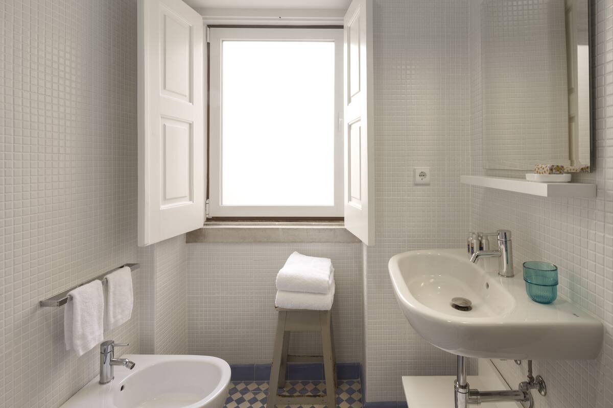 apartment, 1 bedroom, kitchenette, city view | bathroom sink