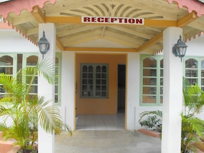 Check-in/check-out kiosk - Hidden Paradise Resort (Negril)