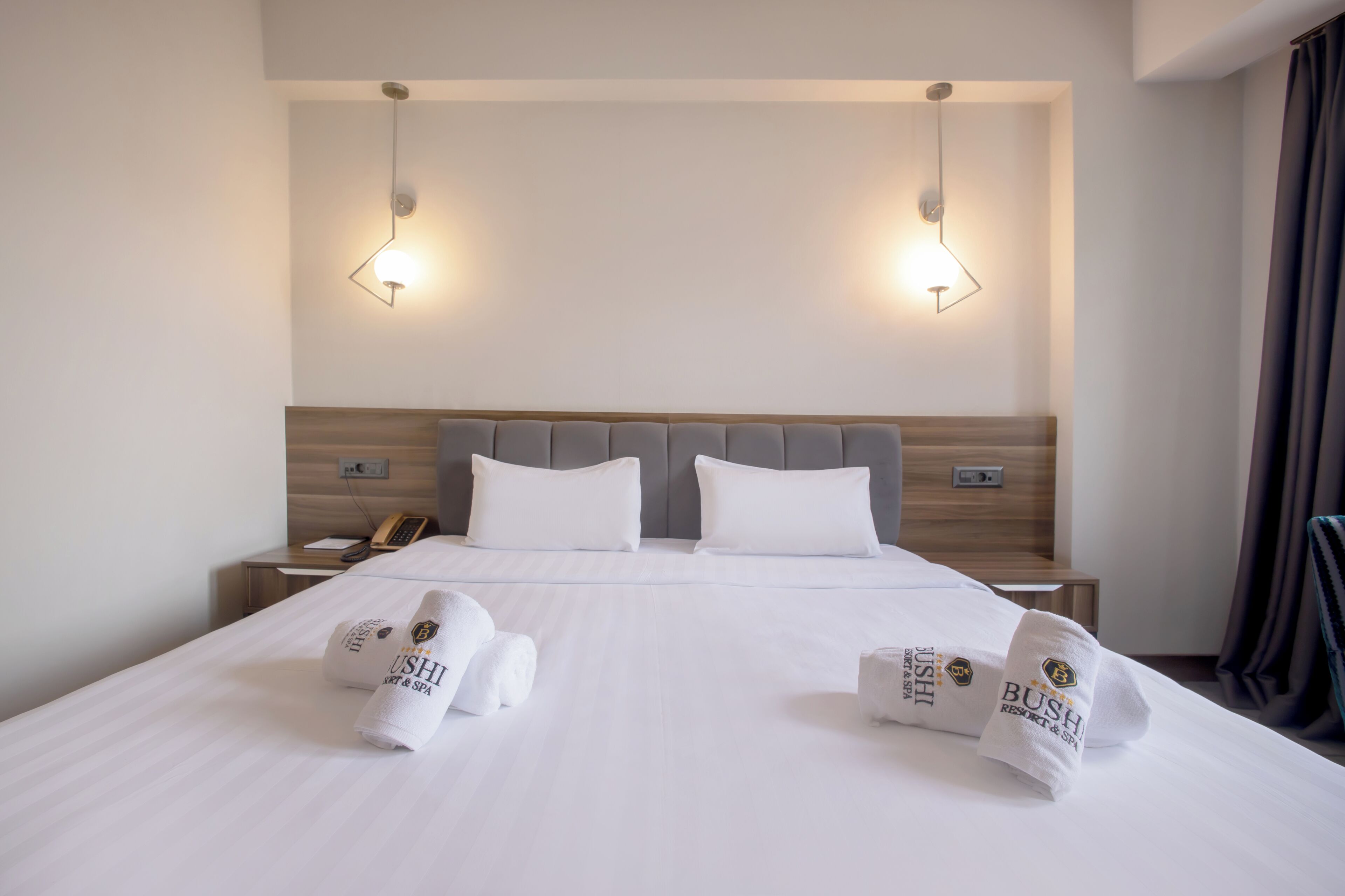 Economy tweepersoonskamer, 1 queensize bed, roken | Een minibar, een kluis op de kamer, individueel gemeubileerd