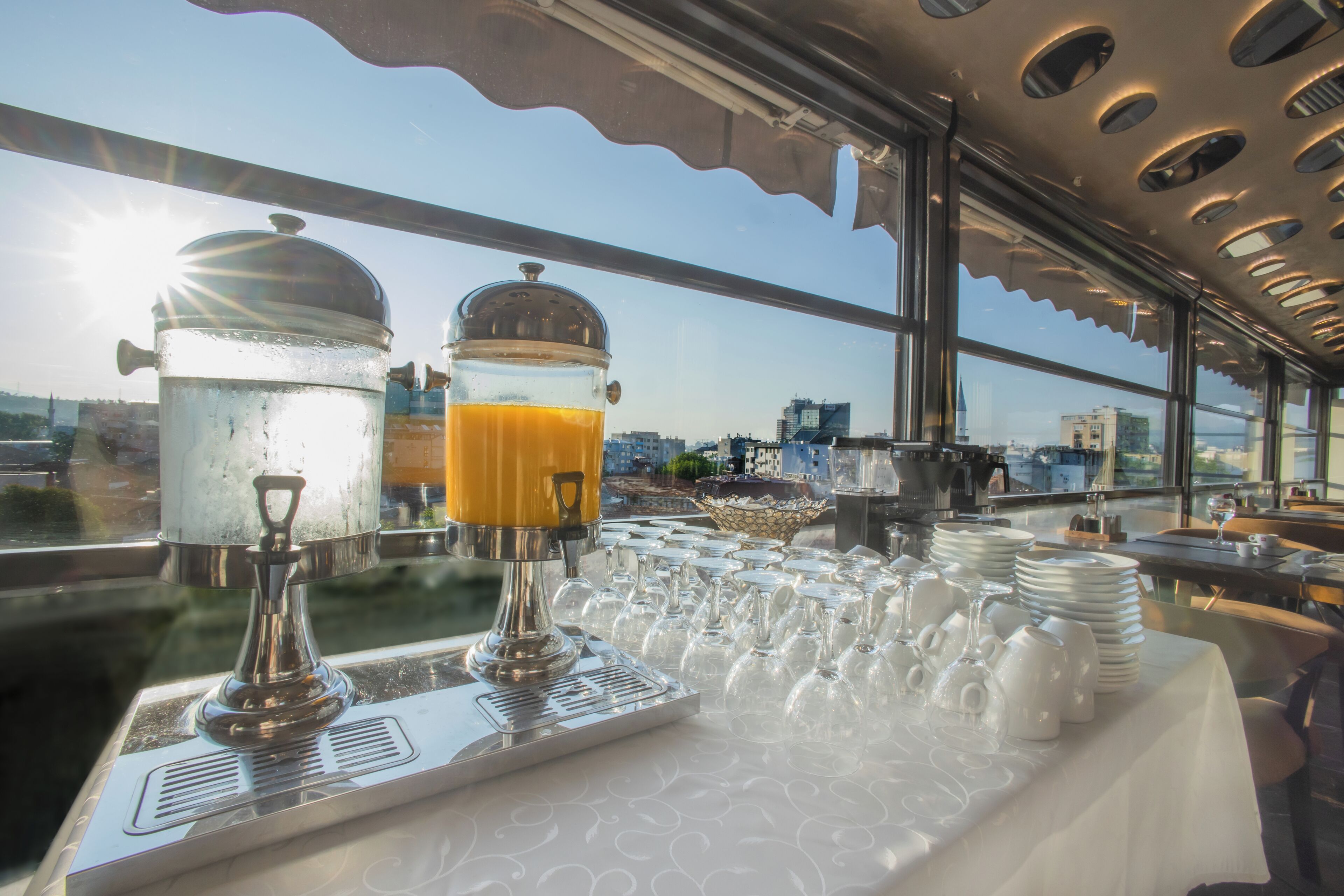 free daily breakfast