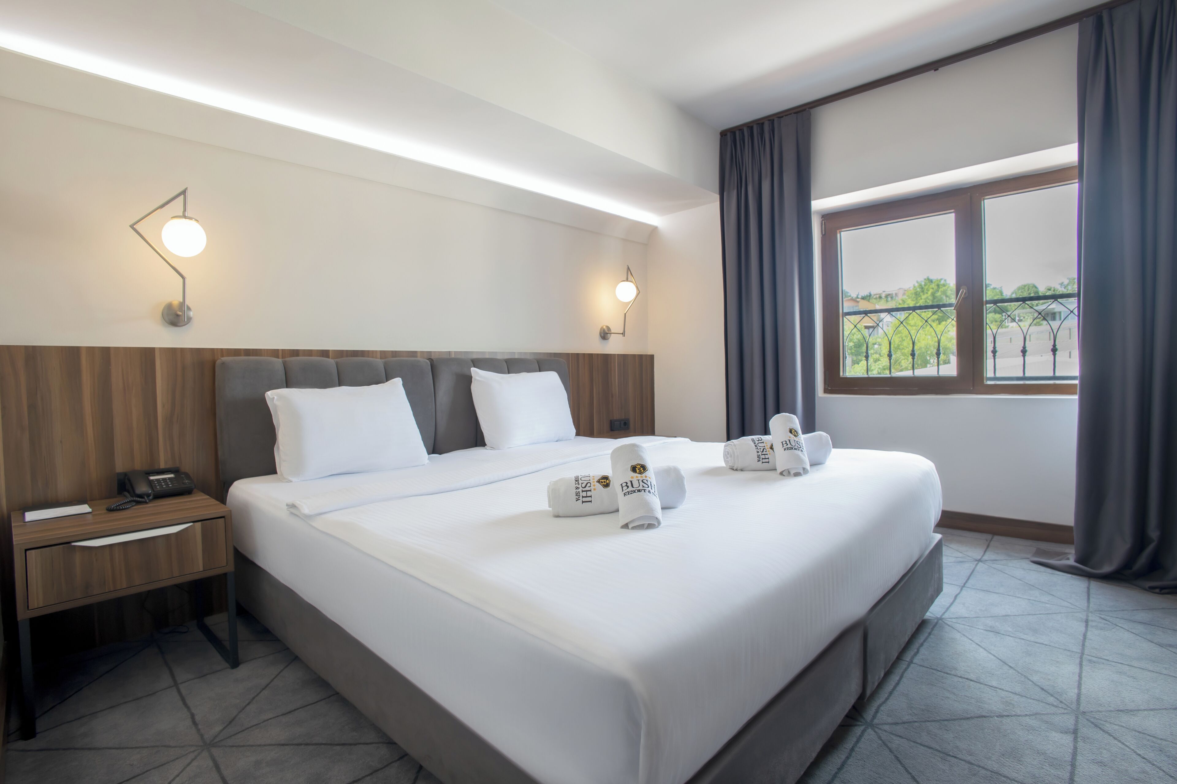 Standaard kamer, 1 twee- of 2 eenpersoonsbedden | Een minibar, een kluis op de kamer, individueel gemeubileerd