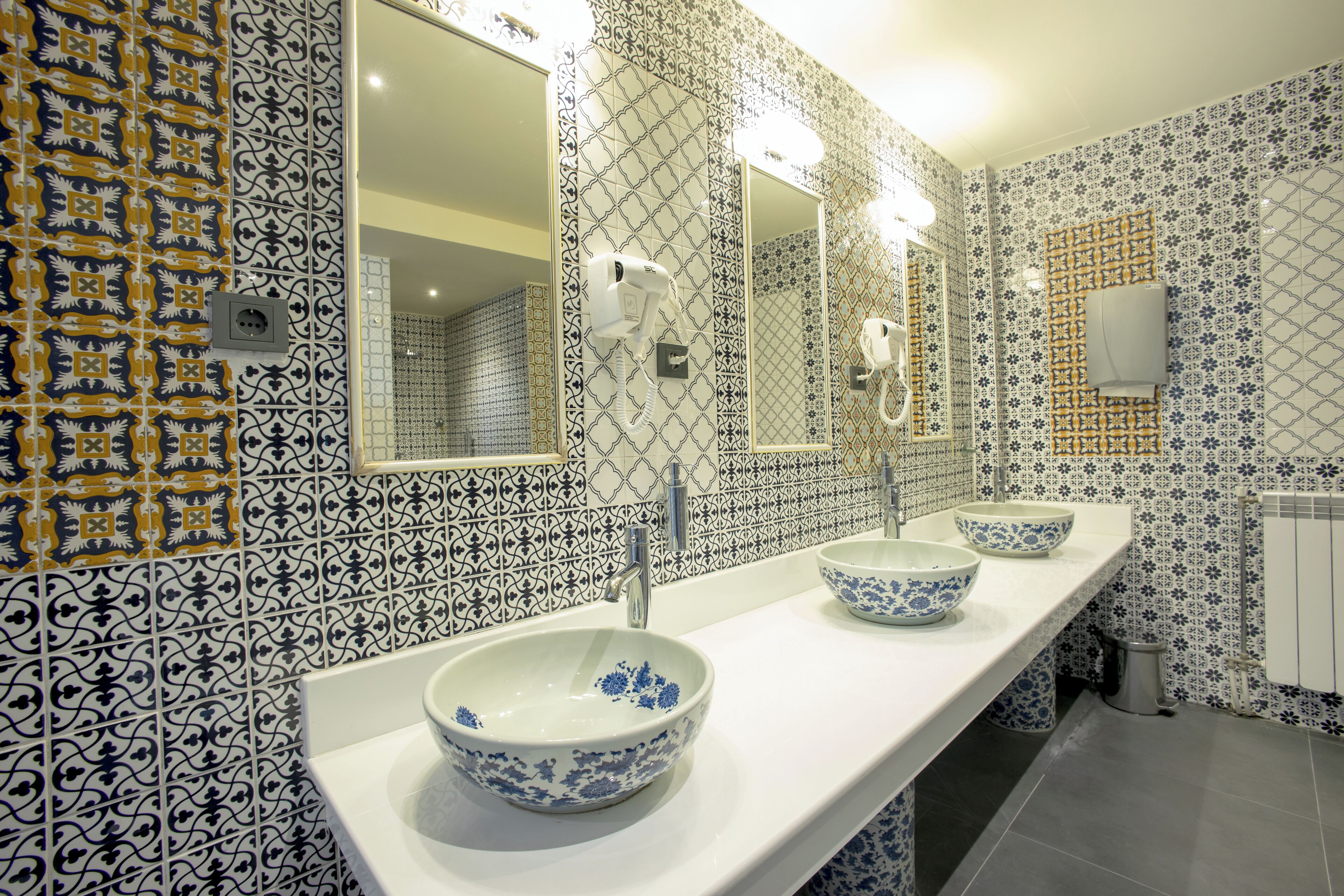 sauna, hot tub, steam room, turkish bath/hammam, body treatments