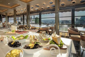 Petit déjeuner compris tous les jours