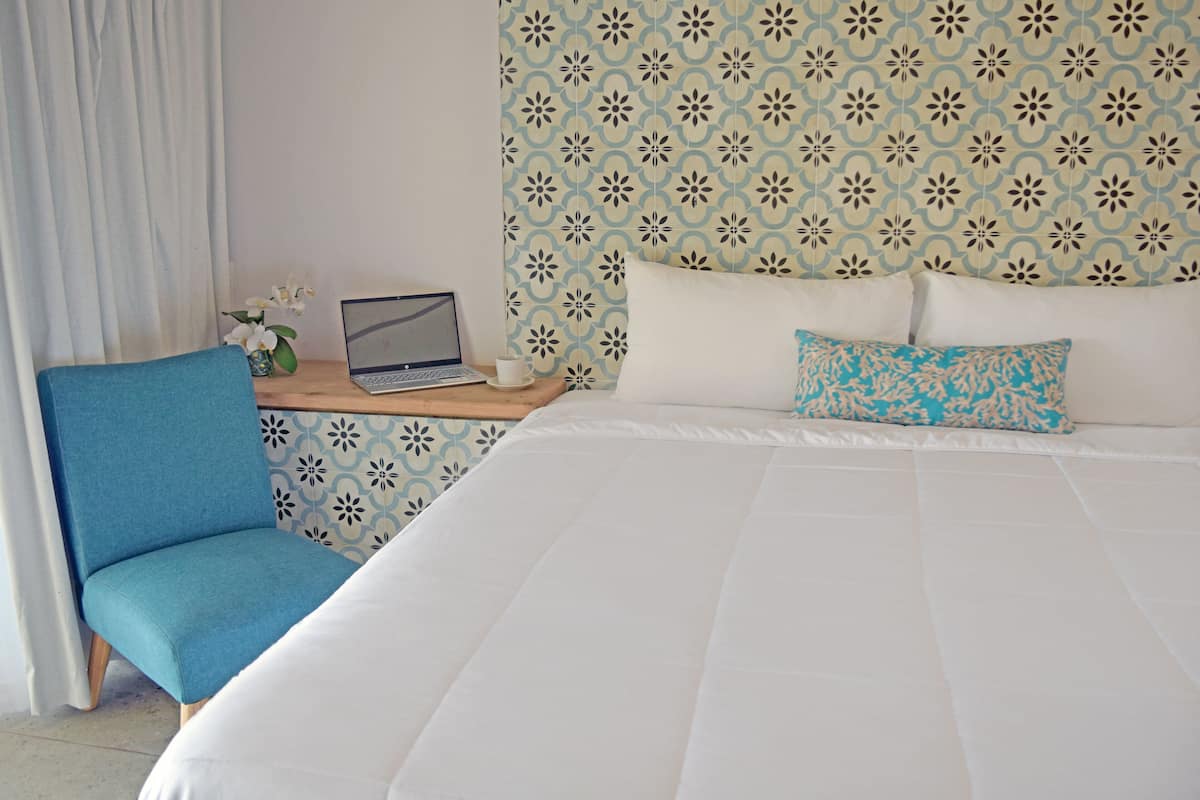 Junior Suite Neocolonial | Blackout drapes, WiFi (free), individually decorated