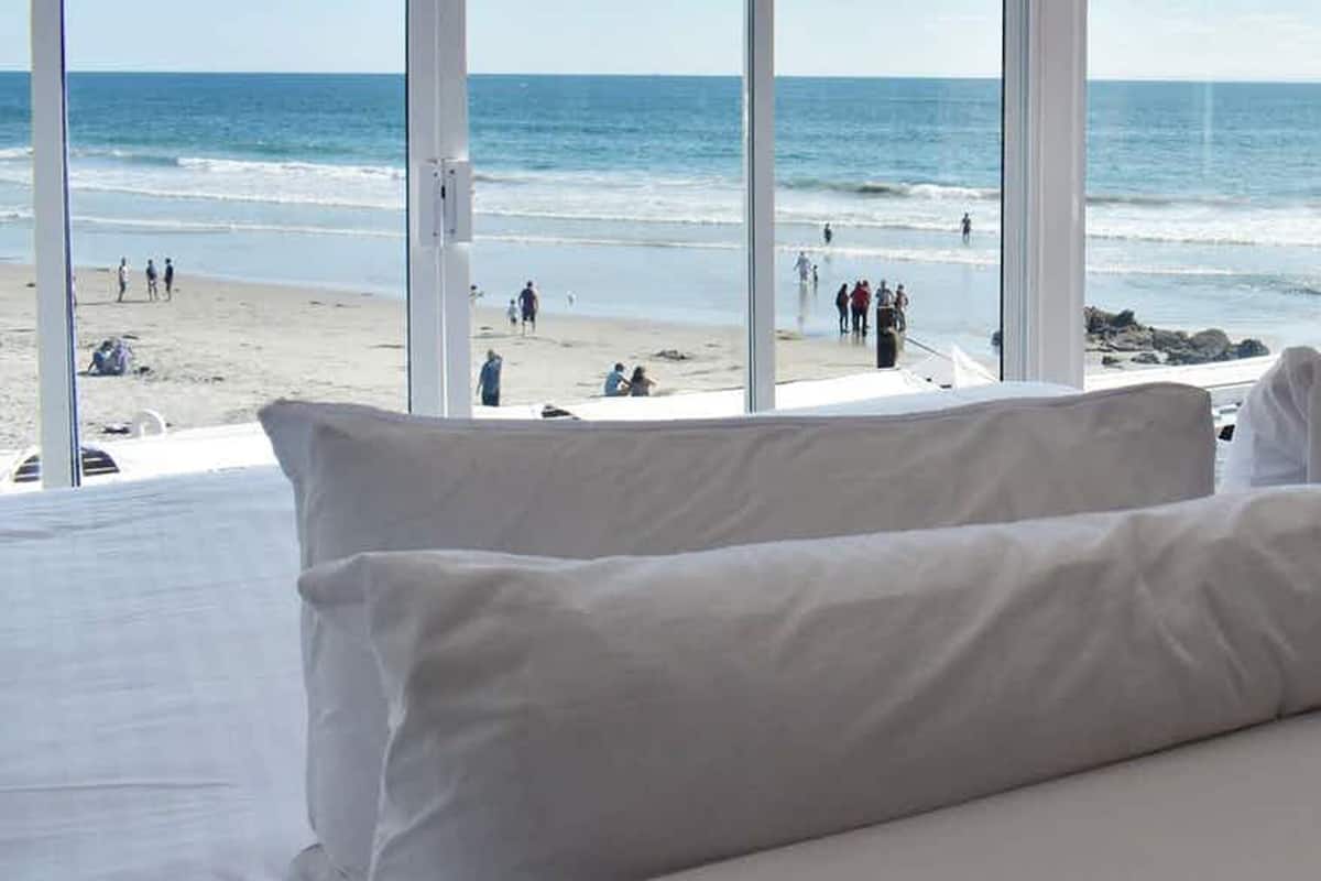Sunio Jr Suite | Blackout drapes, WiFi (free), individually decorated