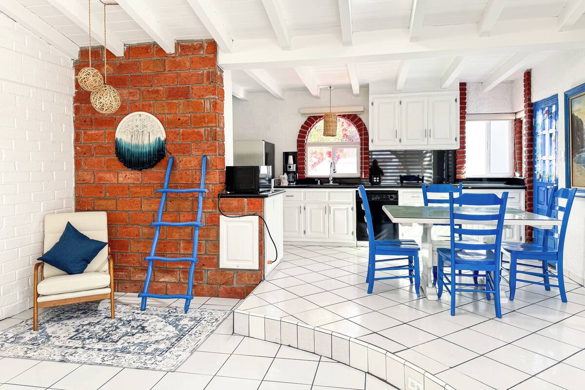 Premier House, 2 Bedrooms | Private kitchen
