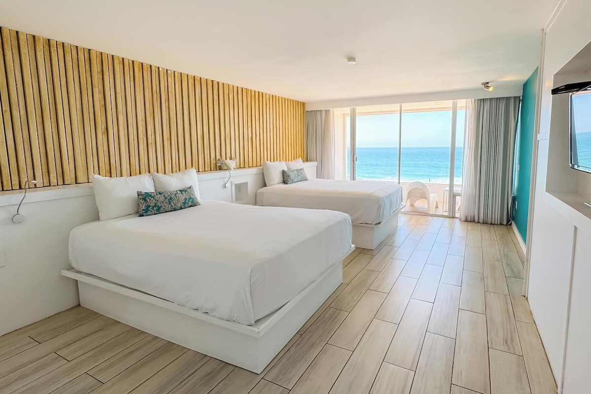 Estilo California Doble | Blackout drapes, WiFi (free), individually decorated