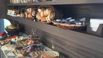 Free daily buffet breakfast