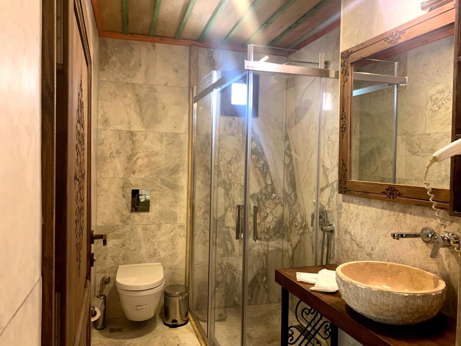 comfort double room | bathroom | free toiletries, hair dryer, slippers, heated floors