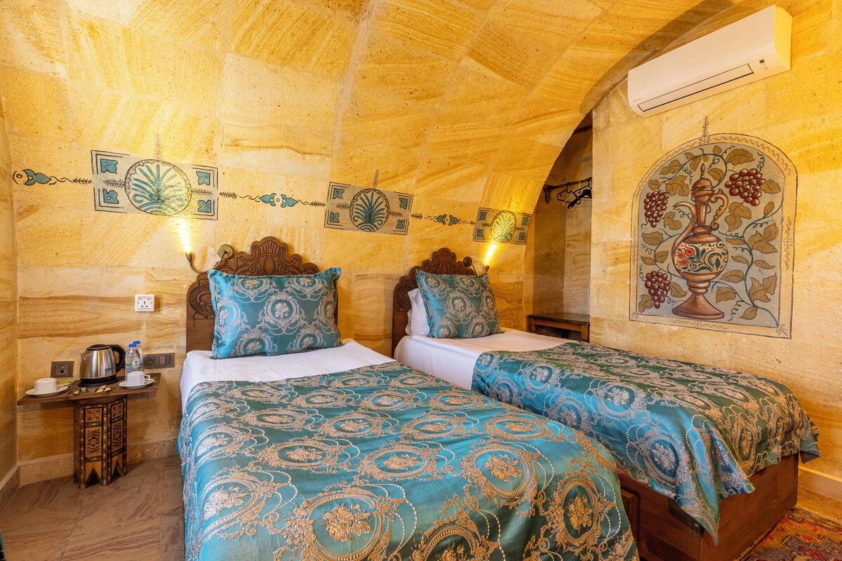 Standard Twin Room, 2 Twin Beds | Premium bedding, Select Comfort beds, desk, soundproofing