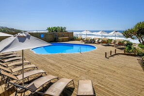 2 outdoor pools, sun loungers - Margate Beach Club (Margate)