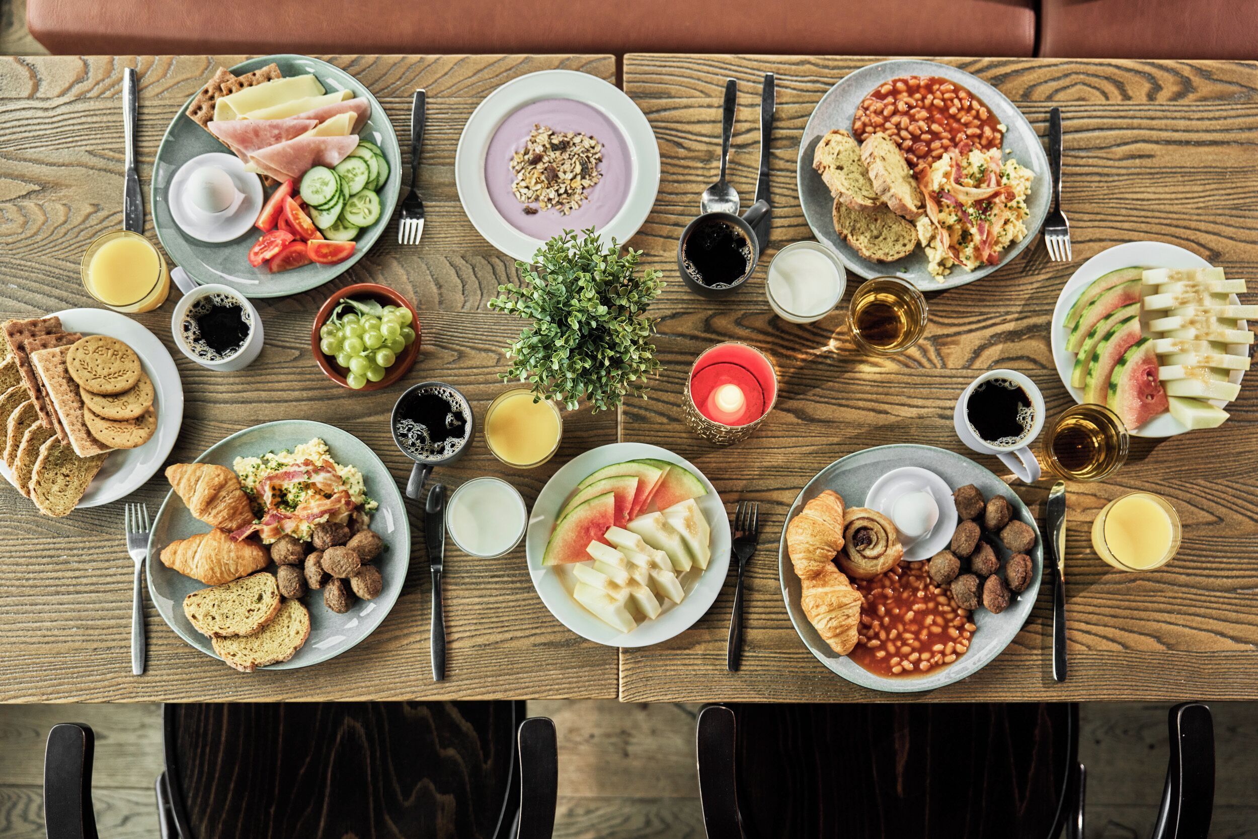 Tägliches inbegriffenes kontinentales Frühstück