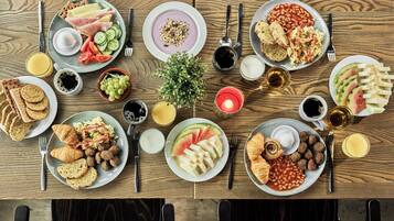 Tägliches inbegriffenes kontinentales Frühstück