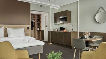 Studio Suite, Ocean View | Desk, soundproofing, free WiFi, bed sheets