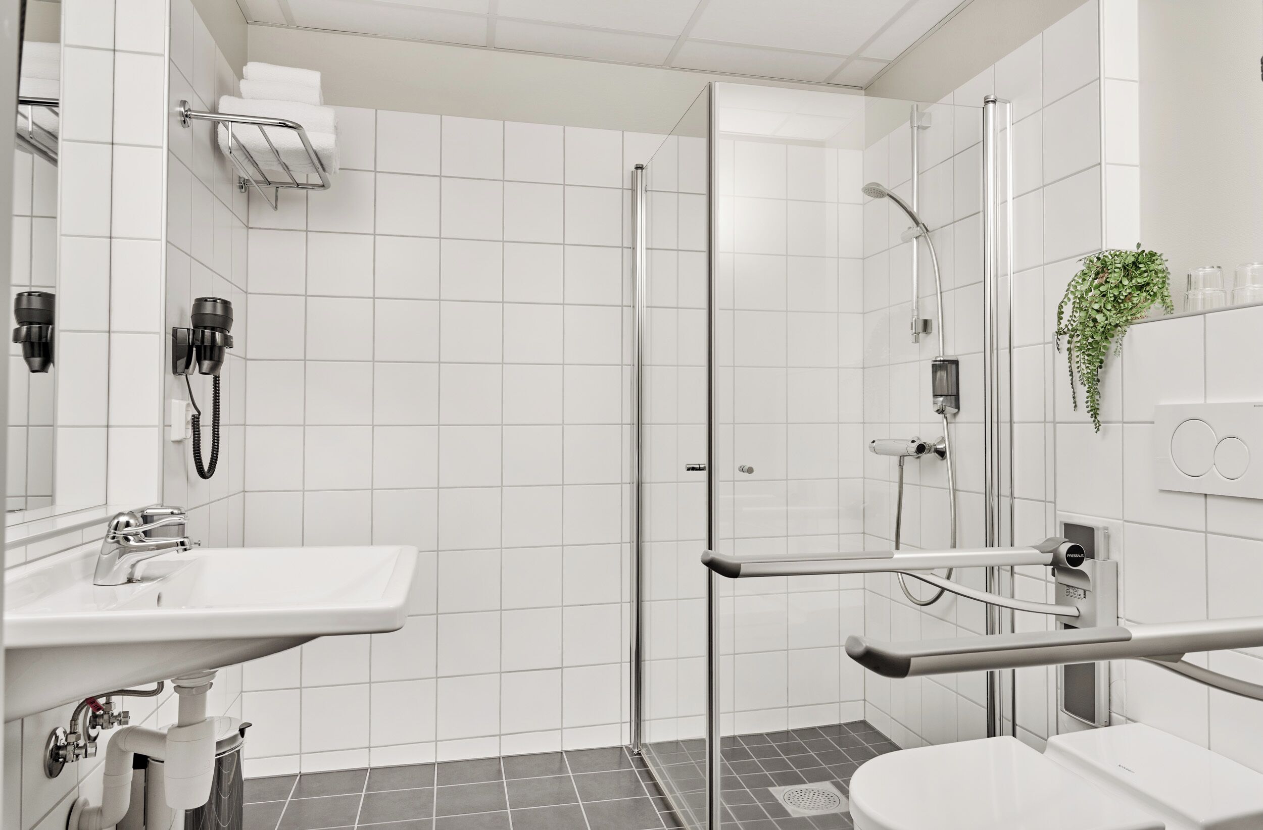 Superior-Zweibettzimmer | Badezimmer | Dusche, Haartrockner, Fußbodenheizung (Badezimmer), Handtücher